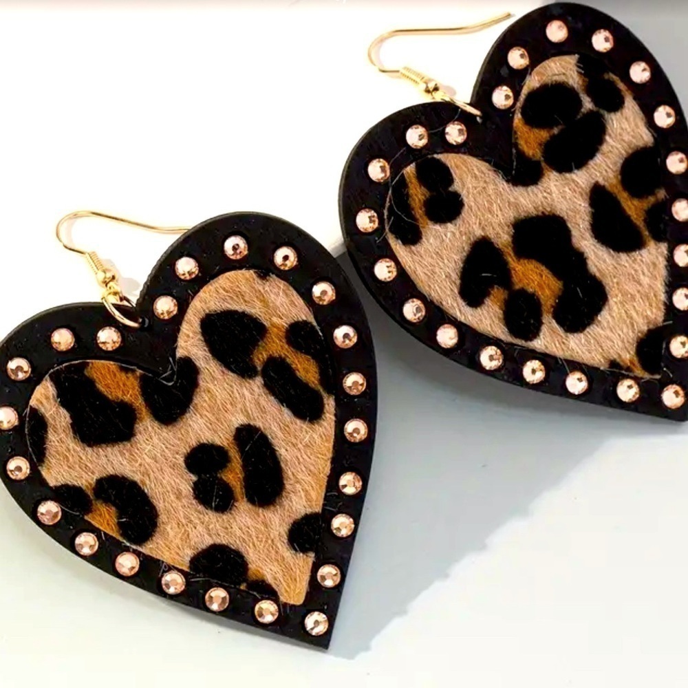 NWT-CHEETAH HEART SHAPED EARRINGS